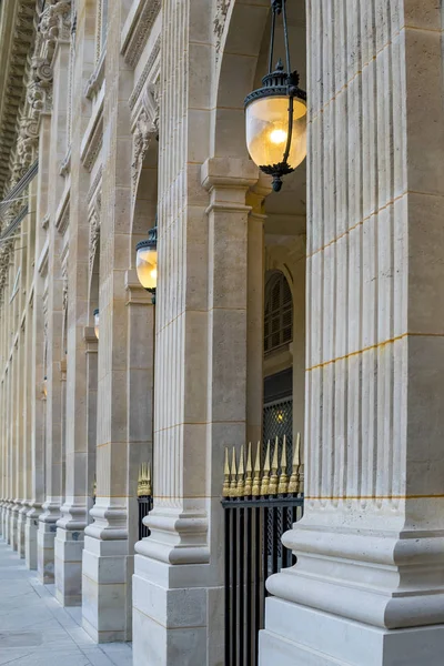 Pali Della Facciata Della Passerella Porticata Del Palazzo Reale Parigi — Foto Stock