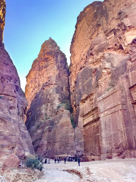 Petra Jordânia Circa Jan 2018 Turistas Caminhando Cidade Antiga Vista — Fotografia de Stock