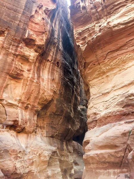 Siq 古代都市ペトラ ヨルダンに狭い峡谷のビュー — ストック写真