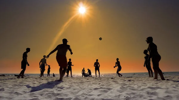 Durres Albanien August 2017 Silhouette Aktiver Menschen Beim Beachvolleyball Vor — Stockfoto