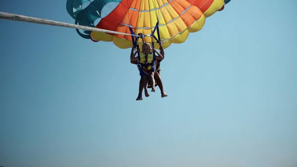 Durazzo Albania Circa Ago 2017 Parapendio Familiare Corda Tirata Barca — Foto Stock