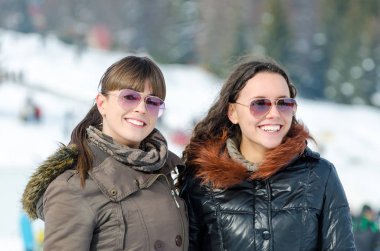 Kış genç kızlar outdoors.holidays.happy teens