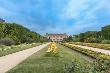 Jardin de Plantes - ana Botanik Bahçesi Fransa panoramik manzaralı. Dış Grande Galerie de evrim (büyük evrim Galery), doğa tarihi Ulusal Müzesi parçası