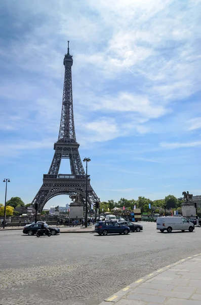 Paris Frankrike Circa Maj 2017 Visa Människor Nära Eiffeltornet Dagtid — Stockfoto