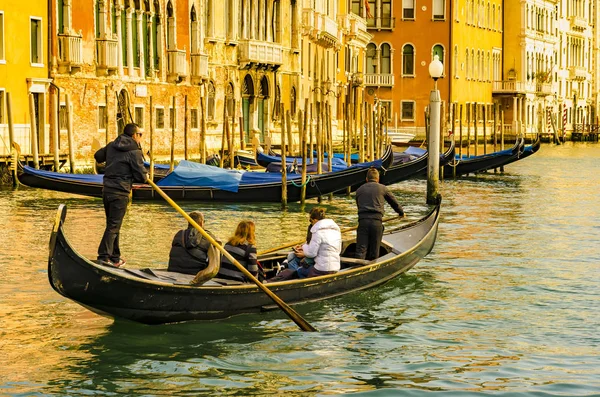 Venedig Italien Mar 2015 Kanal Mit Zwei Gondeln Venedig Italien — Stockfoto