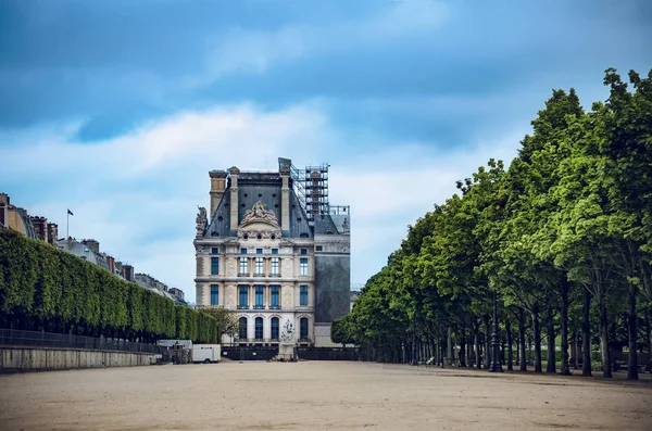 Детальна Частина Музею Лувр Видно Саду Тюїльрі Парижі Франція Кінематографічний — стокове фото