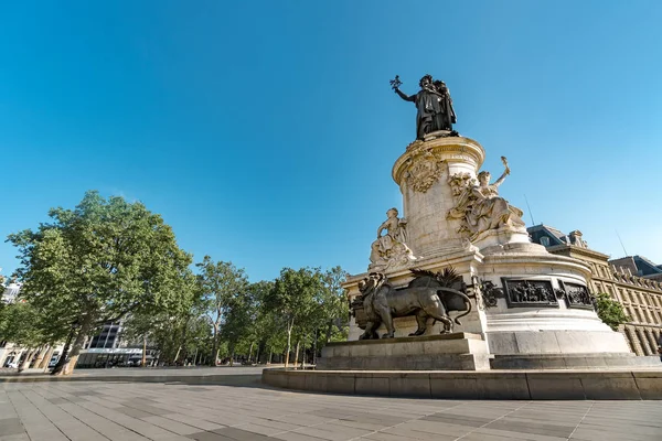 Знаменитая Статуя Республики Париже Днем — стоковое фото