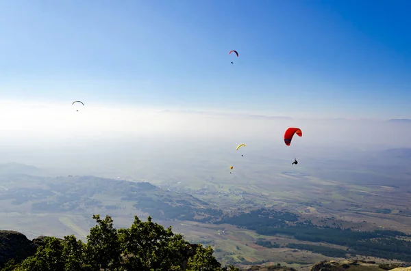 Parapendio Che Vola Sfondo Cielo Blu — Foto Stock