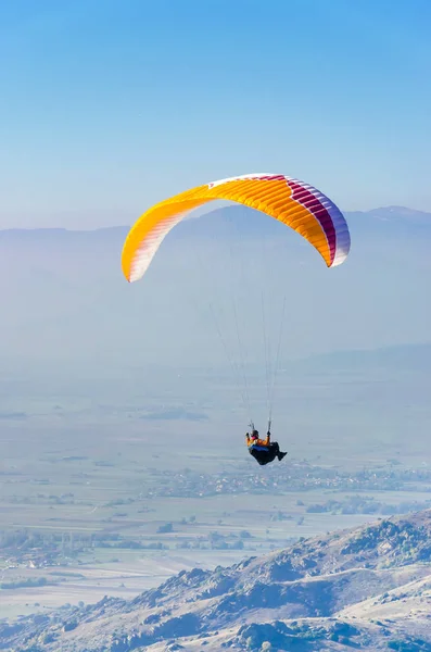 Flying Paraglider Blue Sky Background — Stock Photo, Image