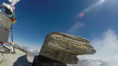 Dağcı Pov İtalyan Alplerin zirvesinde Gran Paradiso için sefere. Kask takma gopro fotoğraf makinesinden görüntülemek