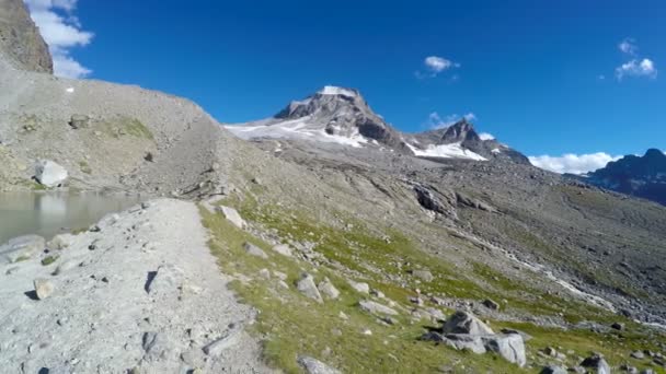 Panorama Del Lago Montaña Cordillera Cerca Cabaña Del Refugio Vittorio — Vídeo de stock