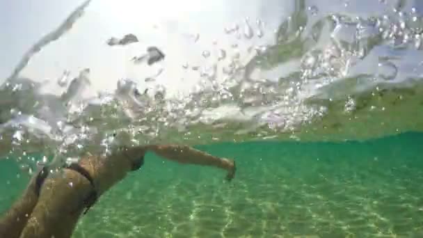 Femme Sexy Nageant Dans Mer Des Caraïbes Vue Sous Marine — Video