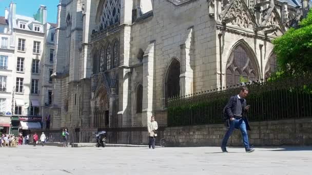 Tourist People Church Saint Severin Slow Motion Far Notre Dame — Stock Video