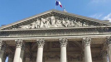 Pantheon adlı gün, Paris, Fransa. Bu ayırt edici Fransız vatandaşı kalıntıları içeren bir laik Türbesi var. 5 canlı dağ Saint Genevieve üzerinde bulunan