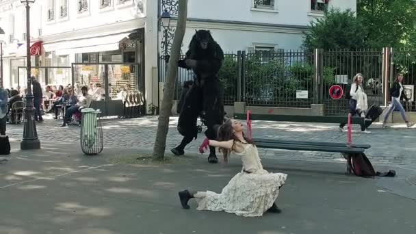 Kar Karede Sahne Sokak Dansçıları Güzellik Canavar Ağır Çekim — Stok video