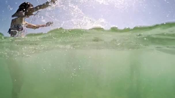 Group Happy Joyfull Teens Playing Water Splashing Beach Slow Motion — Stock Video