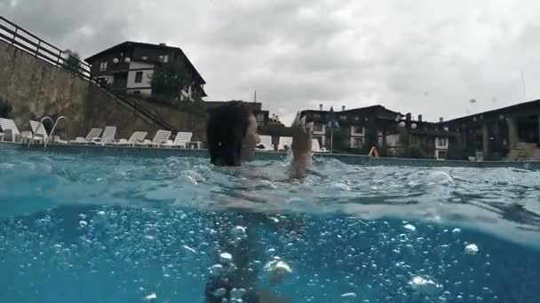 Young Woman Refresh Thermal Spa Pool Splashing Camera Bubbles Hot — Stock Video