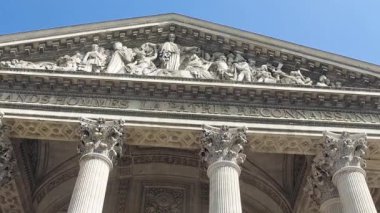 Pantheon adlı gün, Paris, Fransa. Bu ayırt edici Fransız vatandaşı kalıntıları içeren bir laik Türbesi var. 5 canlı dağ Saint Genevieve üzerinde bulunan