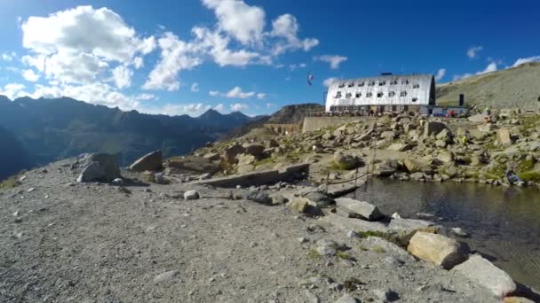 Panorama Horské Jezero Poblíž Vittorio Emanuele Útočiště Chýše Expedici Vrchol — Stock video