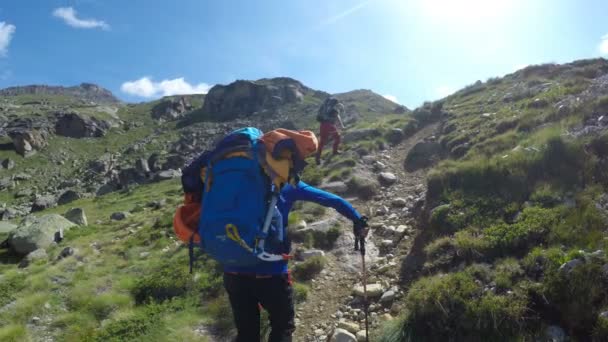 Persönliche Perspektive Des Bergsteigers Auf Dem Weg Zur Berghütte Vittorio — Stockvideo