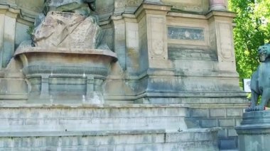 Paris ve Saint Michel, şehrin en güzel bir çeşme