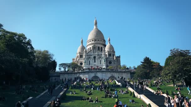 Turisták Sacre Coeur Bazilika Montmartre Hegy Párizs Franciaország — Stock videók