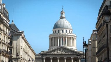 Pantheon (aslen bir kilise St. Genevieve, 1758-1790, şimdi laik Türbesi için özel olarak inşa edilmiş) görünümü. Place du Pantheon. Latin Quarter. Paris, Fransa