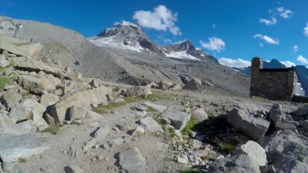 Horolezec Pov Expedici Vrchol Gran Paradiso Italské Alpy — Stock video
