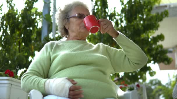 Elderly Old Woman Injured Hand Drinking Coffee Outdoor Sitting — Stock Video