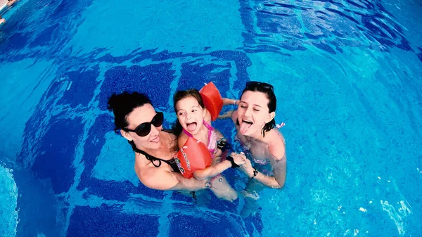 Havadan Görünümü Aile Anne Kızları Lüks Havuzda Eğleniyor Thay Sopa — Stok fotoğraf
