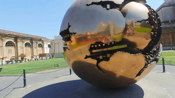 Detalhes Perto Uma Esfera Metálica Pátio Museu Vaticano Esferas Dentro — Fotografia de Stock