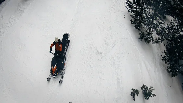 Aerial View Injured Snowboarders Snowmobile First Aid Motor Sledge Driving — Stock Photo, Image