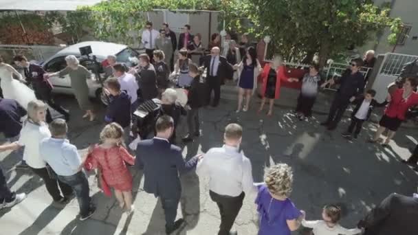 Ett Bröllop Folk Som Dansar Traditionella Makedonska Danser Hålla Thair — Stockvideo