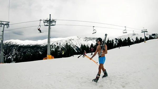 Happy Smiling Naked Man Walks Ski Slope Lift Slow Motion — Stock Photo, Image