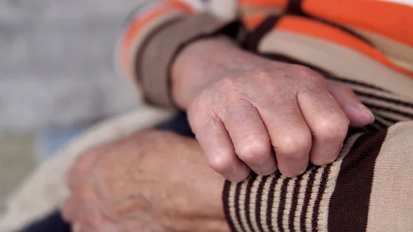 Gsproces Oude Senior Vrouw Handen Gerimpelde Huid — Stockfoto