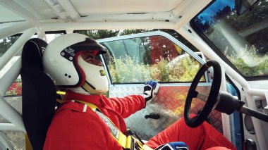 Koçani, Makedonya - 24 Haziran, 2018: spor sürücü oturup hillclimb yarış sırasında özel araba