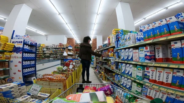 Skopje Macedonia Circa Mar 2018 Pov Man Push Shopping Cart — Fotografia de Stock