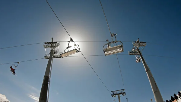 Bansko Bulgaristan Dağ Üzerinde Asansör Kayakçı Devam — Stok fotoğraf