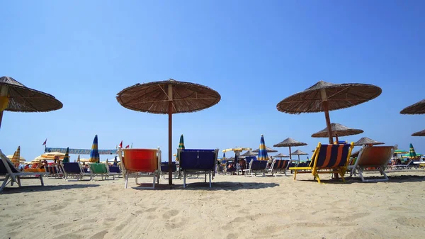Complejo Playa Con Umbrelas Paja — Foto de Stock
