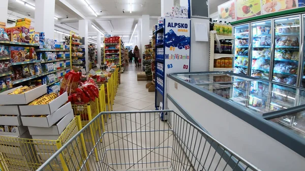 Skopje Macedônia Circa Mar 2018 Carrinho Compras Vazio Movendo Através — Fotografia de Stock