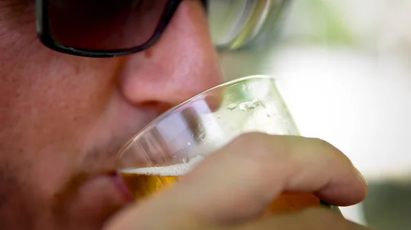 Young Men Drinking Beer Bar Closeup Cinematic Dof Shot — Stock Photo, Image