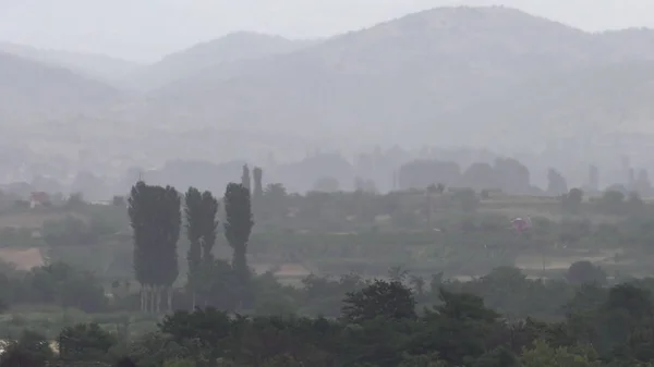 Tormenta Sobre Valle Con Árboles —  Fotos de Stock