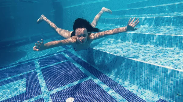 Funny Teen Girl Goes Underwater Making Face Grimaces Bubbles — Stock Photo, Image