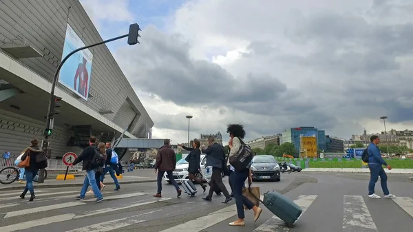 Paris Frankrike Maj 2017 Filmiska Pov Trafik Och Resor Affärsmän — Stockfoto