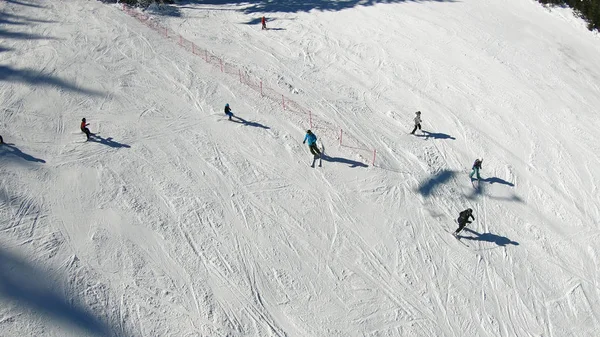 Berglandschap Met Skipistes Skiliften Zonnige Dag Bergtop Todorka Bansko Wereldbeker — Stockfoto