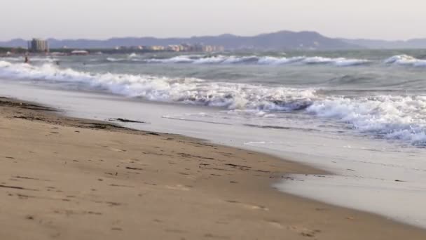 Sahil Kumu Gelen Okyanus Dalgaları Sinematik Doğa Arka Plan Ile — Stok video