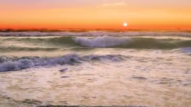 Naplemente Csendes Óceán Naplementét Szeles Hullámok Fröcskölt Felett Lenyugvó Nap — Stock videók