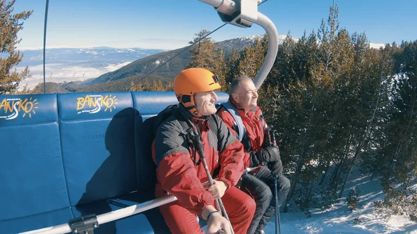 Selfie Sciatori Cavallo Sulla Funivia Impianti Risalita Piste Vetta Alla — Foto Stock