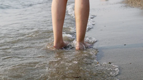 Barefoot Female Feet Walking Splashing Sea Water Waves Cinematic Steadicam — Stock Photo, Image