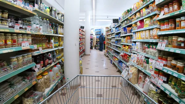 Skopje Makedonie Cca Mar 2018 Nákupní Košík Pohled Mezi Supermarketu — Stock fotografie